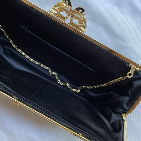 Beaded clutch, with chain handle - Picture 3 of 10